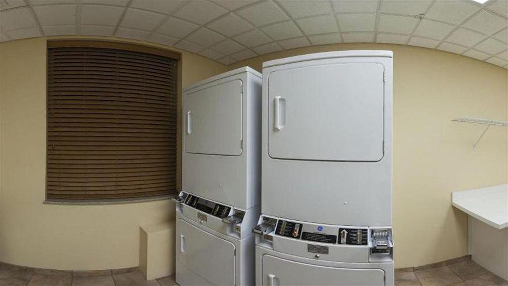 ホテル キャンドルウッド スイーツ マナサス マナッサス エクステリア 写真